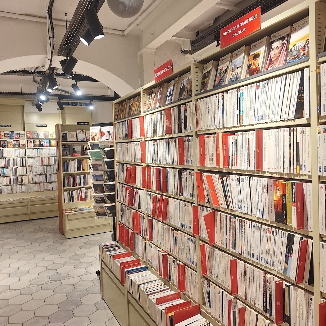 Book Off Châtelet 3